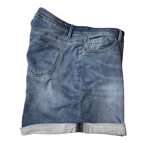 Lane Bryant Blue Jean Cuffed Leg Short Shorts - Picture 3 of 13